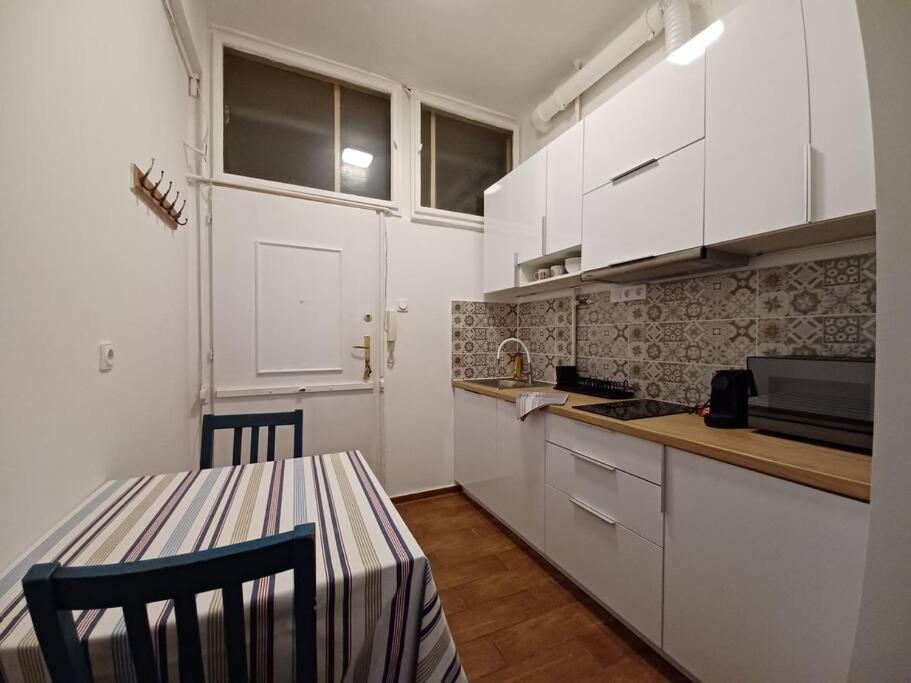 Hero'S Square Apartment Budapest Exterior photo